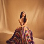Malavika Mohanan Instagram - And Diwali begins 🪔✨ @punitbalanaofficial 💜 📸 @sheldon.santos Makeup @makeup.artist.anusha Hair @nayanhair PR @theitembomb Jewelry @houseofshikha