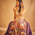 Malavika Mohanan Instagram - And Diwali begins 🪔✨ @punitbalanaofficial 💜 📸 @sheldon.santos Makeup @makeup.artist.anusha Hair @nayanhair PR @theitembomb Jewelry @houseofshikha
