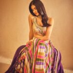 Malavika Mohanan Instagram - And Diwali begins 🪔✨ @punitbalanaofficial 💜 📸 @sheldon.santos Makeup @makeup.artist.anusha Hair @nayanhair PR @theitembomb Jewelry @houseofshikha