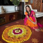 Malavika Mohanan Instagram - Happy Onam to all you lovely people! ♥️ 🌾🌺🌼 Started off the day by making the ‘pookalam’ with flowers with my best friends 🥰, had the most lovely ‘sadhya’ lunch with family and a bunch of close friends, and we’re all pretty much food coma-ing right now 🦦 Also gave the quintessential Kerala ‘kasavu’ saree a miss this year and went for a colourful half saree instead for a change! Do you like ittt?☺️ @collectiveamara @souravroy_1999