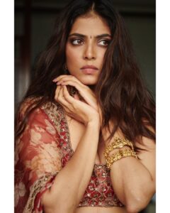 Malavika Mohanan Instagram - Nine days & nine nights of festivities, prayers, lights, dance, & a lot of yummy food! Happy Navratri everyone 🥰 ♥️ 📸 @vaishnavpraveen @thehouseofpixels Makeup @sonamdoesmakeup Hair @nishisingh_muah Outfit @asthanarangofficial @the.yellow.dot Jewelry @houseofshikha PR @theitembomb