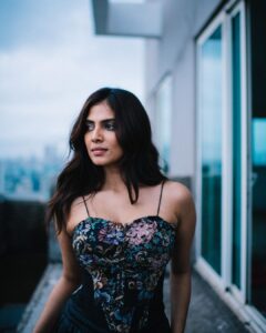 Malavika Mohanan Instagram - 🤍🌊🤍 @bharat_rawail @ziplinemade @sonamdoesmakeup @arvindkumar_hair @theitembomb @windsor_grande_residences