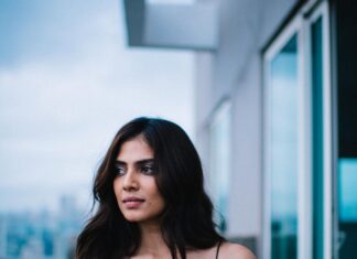 Malavika Mohanan Instagram - 🤍🌊🤍 @bharat_rawail @ziplinemade @sonamdoesmakeup @arvindkumar_hair @theitembomb @windsor_grande_residences