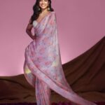 Malavika Mohanan Instagram - When you’re happy and you know it, swish your saree 🌸💕 @anitadongre Styled by @tryagaintoobad @styled_by_meera Makeup @makeupbyanighajain Hair @hairstylist_madhav Jewelry @curiocottagejewelery @isharya