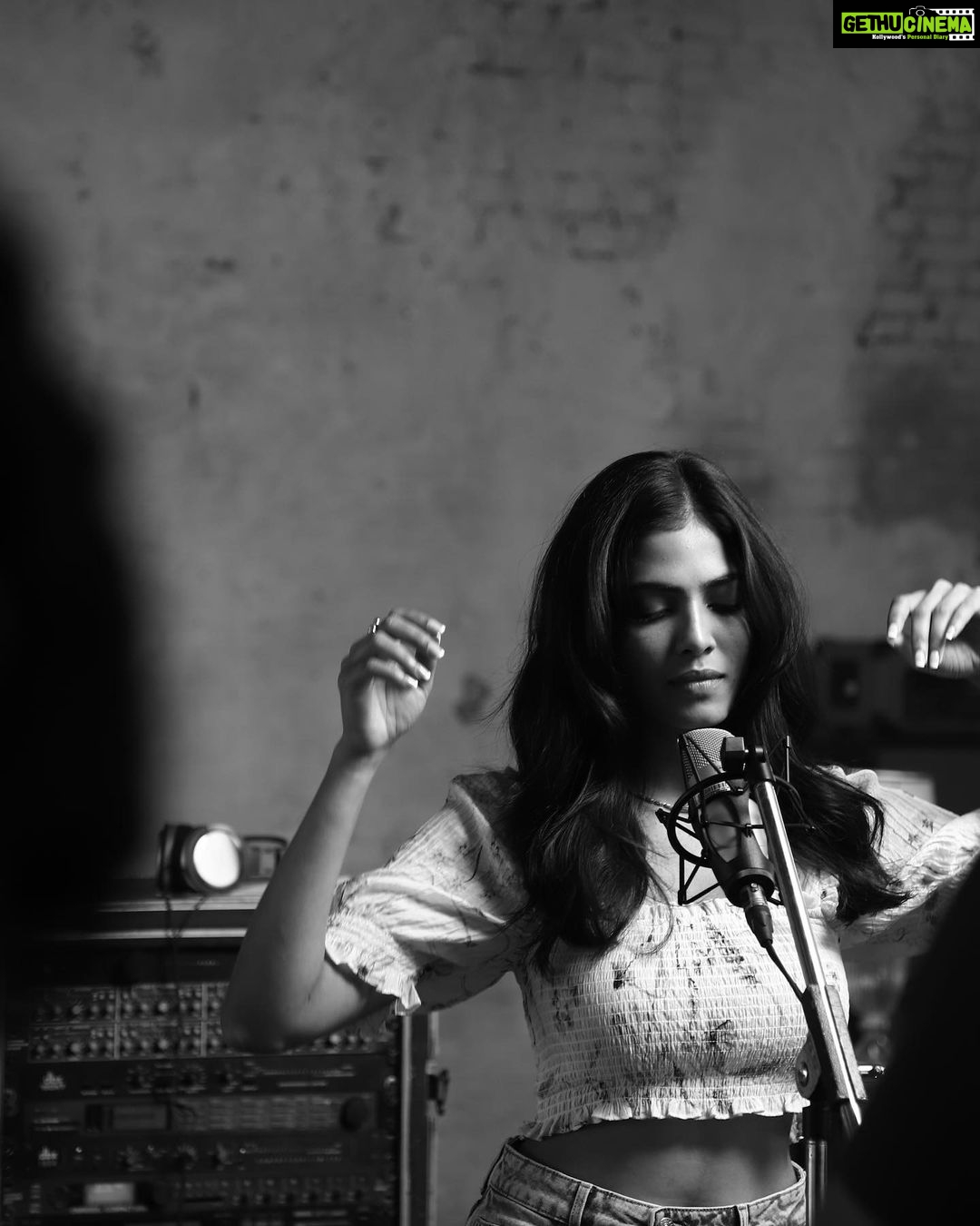 Malavika Mohanan Instagram - #Moods 🎥🤍