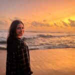 Malavika Mohanan Instagram – The I’m-not-a-beach-person statement is being majorly challenged at the moment 🌊🌅

📸 by my very own 🐒 @adityamohanan Varkala