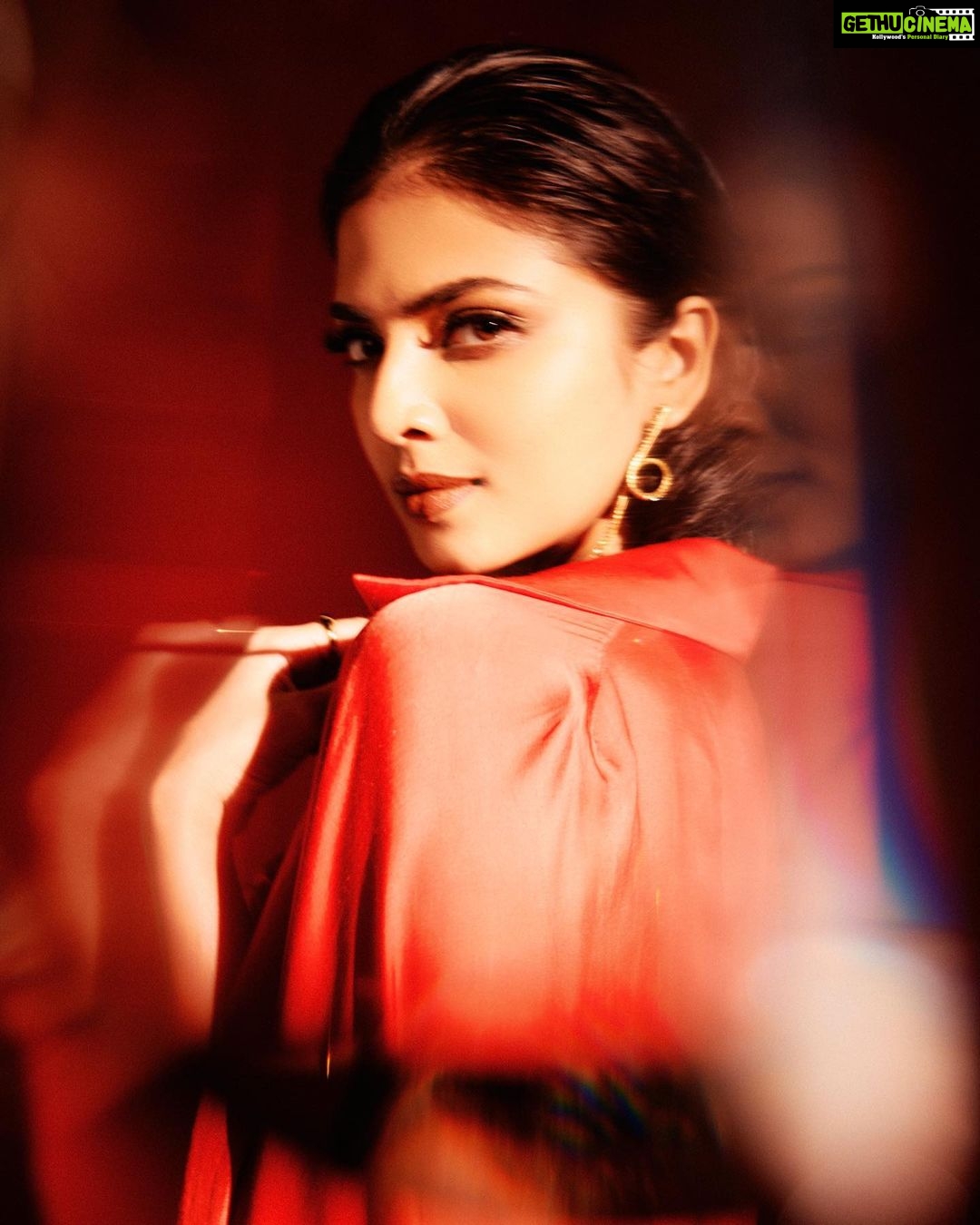 Malavika Mohanan Instagram - (Not so) little red riding hood ๐บ ๐น Outfit @arokaofficial Styled by @stacey.cardoz & @chandiniw Make up @sonamdoesmakeup Hair @hairbyseema ๐ธ @leroifoto PR @theitembomb Jewelry @amamajewels