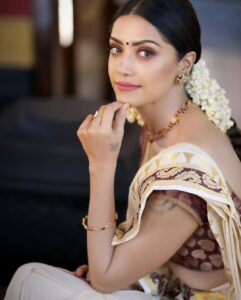 Mamta Mohandas Instagram - Your most sacred place is within you… 
No matter how twisted and confused this world tries to get you, let’s always continue to  believe that truth triumphs over evil.. no matter what! 

Happy Dussehra & Vijayadashmi to you and family.

#dussehra #vijayadashami #festive #hindu #goodoverevil