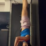 Mandira Bedi Instagram - So #backtothebasics . In my attempt to get back on track.. Its only when some of what I could do, can still be done.. is when I can move #onwardsandupwards ! 🧿🙏🏽👊🏽❤️ #beginagain #getfitmandy #nirbhaunirvair #nobhay