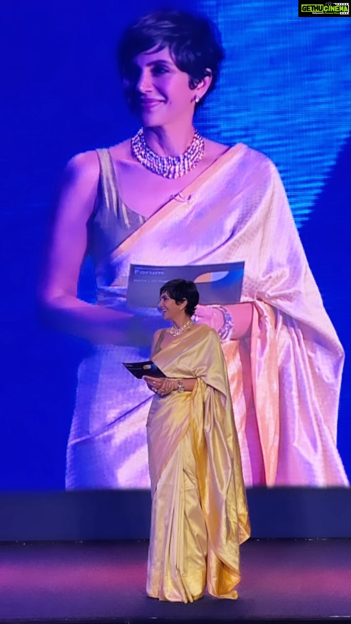 Mandira Bedi Instagram - Sometimes I’m made to feel larger than life.. and then I don’t hold back expressing myself! ❤️🧿🙏🏽 #eventdiaries #ilovemyjob #stagepresence #blessed #grateful