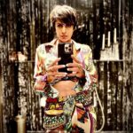 Mandira Bedi Instagram - When the show is about to get on the road, be your own photographer 🤟🏽