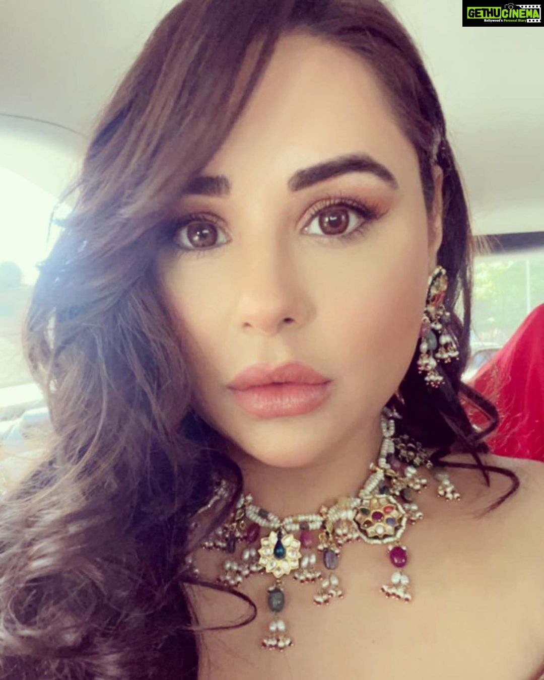 Mandy Takhar Instagram - #happynavratri to all celebrating ๐งก๐