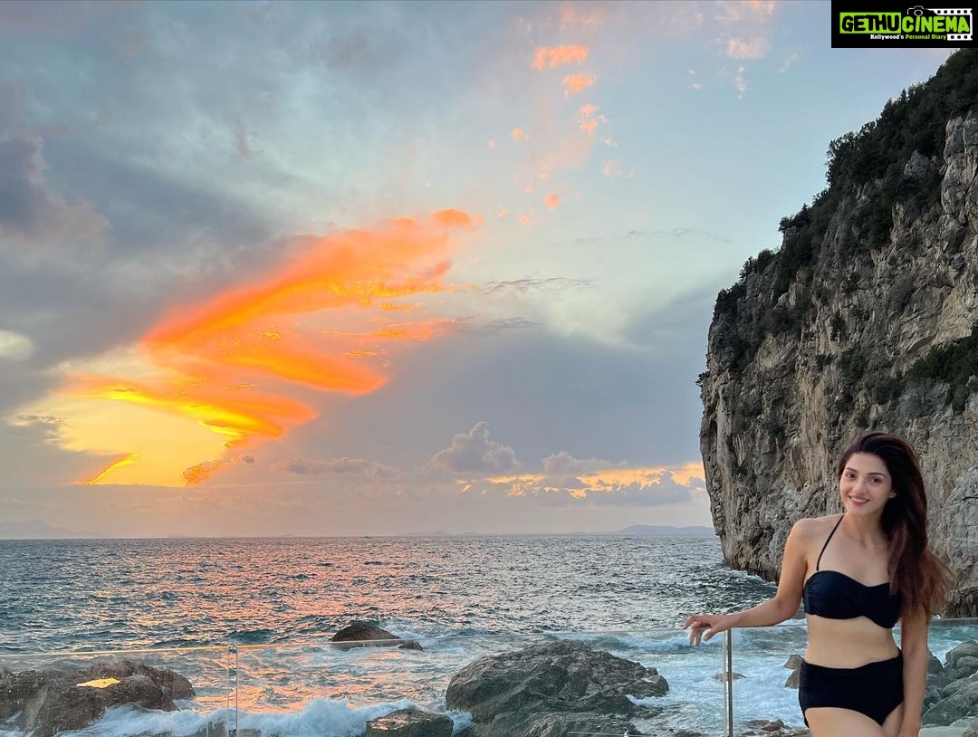 Mehrene Kaur Pirzada Instagram - Beautiful world 💜💫 Positano, Costa D'amalfi, Italy