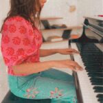 Mira Rajput Instagram - Somewhere over the 🌈 Back to playing the piano and getting the hang of it. I learnt this off a YouTube tutorial but I realise I prefer reading music than watching it being played! Every evening once the kids are asleep and I’m done with the day, I’ve been practising.. I think I’ve found my spot. #pianocover #pianomusic #reelsindia