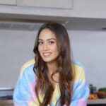 Mira Rajput Instagram – Food lies at the centre of my family’s heart. My food philosophy is very holistic – whether it’s a salad, slice of 🍕, or दाल-चावल – the ingredients are what makes my meal!

@zamaorganics home-delivers fresh, organic & healthy products and ensures that I am eating right (even on those busy days 🏃🏽‍♀️), taking care of myself as well as my family! I am a #ZamaMama. Are you? 🍓🥦🌶🥑

#ZamaXMiraKapoor #MothersDay #ZamaMama #ZamaOrganics #ZamaTribe #HealthyLiving #LoveFood #GetRealWithYourFood #TheZamaWayOfLife #MiraZamaMama #Collab