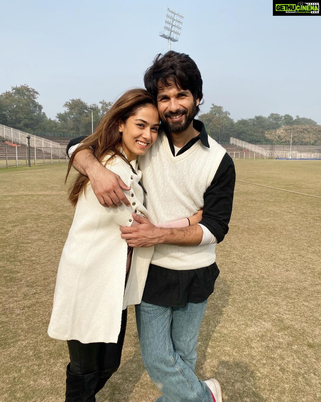 Mira Rajput Instagram - Jersey of Dreams 🙌🏻 Memories that made the dream; We all lived it, and we all loved it. Thank you @amanthegill for making us feel at home every single day, and now you have basically taken over my house in exchange. All the very bestest to the most hardworking, dedicated team ❤️ @shahidkapoor @amanthegill @gowtamnaidu @amaneeshmohan @mrunalthakur @parvez_pzee @james_gladwin_