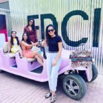 Mira Rajput Instagram - Get in, we’re going shopping 🛍 #girlgangisthebestgang