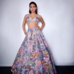 Mira Rajput Instagram - Rooted & traditional but with a splash of fun is true millennial style brought to life beautifully by Aisha Rao in her exquisite collection - DIVERGENCE. @aisharaoofficial @lakmefashionwk @fdciofficial #collab Makeup and Hair: @danielcbauer Stylist: @gopalikavirmani Jewellery: @renuoberoiluxuryjewellery Photography: @vishal.chabbra