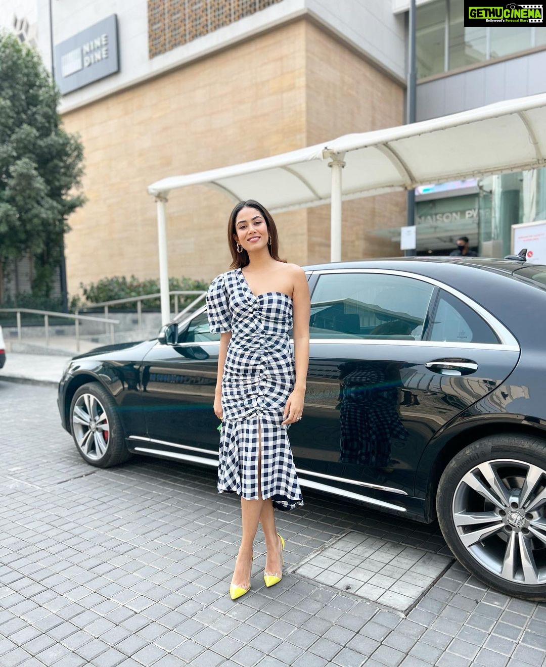 Mira Rajput Instagram - Had to get dressed top to toe after ages (I think I’ve hacked the waist-up zoom game). Pulled out a dress I last wore on my anniversary a couple of years back; the pre-covid era. Now all I could think of was how quickly can I click a picture while my mask is off! (It’s still sneakily there) Fortunately I’ve re-learnt how to walk in heels and I love anything yellow 💛