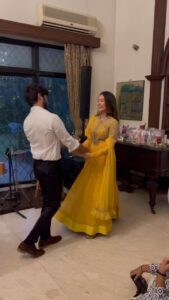 Mira Rajput Instagram - I think I wanna marry you! ❤️ Celebrating 40 years of Mumma and Daddy @rajput_bela @vetaalvikram 🌸 You guys make us believe in everlasting love ❤️