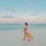Mira Rajput Instagram - On a sandbank in the middle of the Indian Ocean, watching the sun set while the moon rises with the love of my life, and my two babies drinking apple juice from champagne flutes ✨ . . . . . . . . . . #memories #travelgram #maldives
