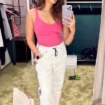 Mira Rajput Instagram - With or without? 🧥//👒 . 👒: @harveynicholsdubai 👚: @lululemon 👖: @alexanderwangny 👠: @hermes 🧥: @aispi.co . . . . . . . #fashionreel #selfie #reelsindia #hatnohat #mirrorselfie #cowboyhat #reelkarofeelkaro