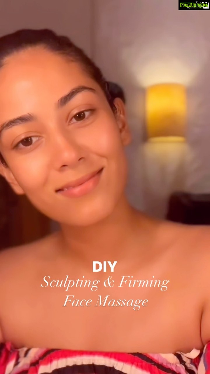 Mira Rajput Instagram - DIY Sculpting & Firming Face Massage💆🏻♀️ Grab your PJs and hit play cause its a #SlumberPartyforOne Full video out now on my YouTube Channel! Click on the link in bio ❤️ . . . . . . . . #facemassage #barebeauty #cleanbeauty #diybeauty #detox #depuffing #lymphaticmassage #reelsinstagram #reelsindia #beautytips #beautygram
