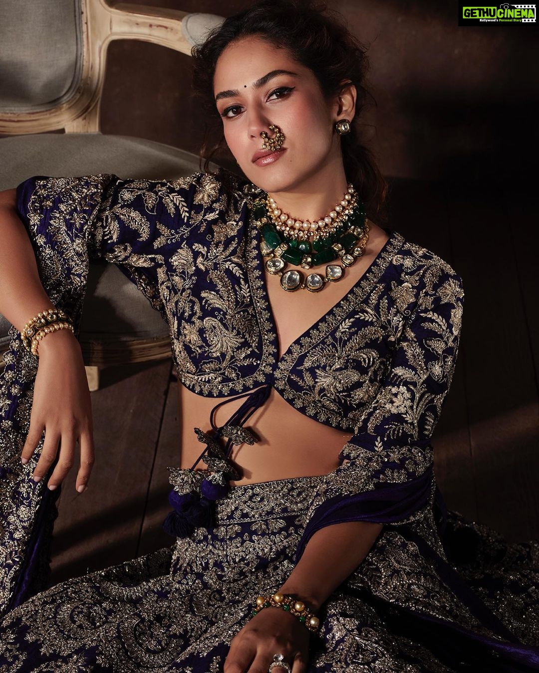 Mira Rajput Instagram - I’ve always been fascinated by the timeless craft of @jayantireddylabel as it’s rooted in tradition but modern in its ethos. As the design house completes a decade this year, I feel truly privileged to be Jayanti's muse. This glistening zardozi embroidered ensemble stunningly realised in her signature royal purple hue complements my personal style. Here’s raising a toast to Jayanti Reddy’s sublime savoir faire! Jewelry : @rajmahtanicouturejewels Styled by : @eksters Production : @ikp.insta Art director : @eksters Photographer : @thehouseofpixels Hair Makeup : @eltonjfernandez #MiraKapoorXJayantiReddy #MiraKapoor #JayantiReddy #JR #Fiza #WinterFestive2022 #HandcraftedCouture #CraftedWithLove #Ad