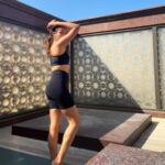 Mira Rajput Instagram - Hope you got the memo #LegDay #slowburn