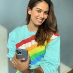 Mira Rajput Instagram – “You’ll never find a rainbow if you’re looking down.” — Charlie Chaplin 🌈 

Quite literally.. we better look up! 📱