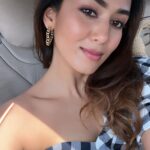 Mira Rajput Instagram – Was FaceTiming the husband and realised the light was nice.
 “Ok gotta go bye” 💋
