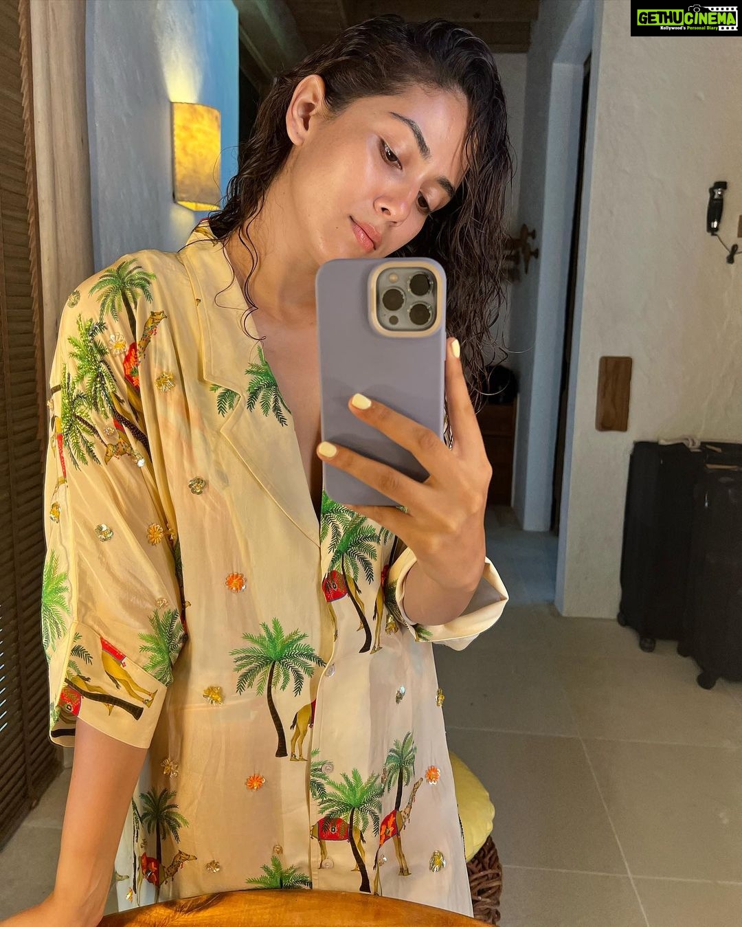 Mira Rajput Instagram - With a side of sunshine please ☀️