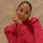 Mira Rajput Instagram - When you leave a girl alone in great light #vanitydiaries #whodoesntloveselfies