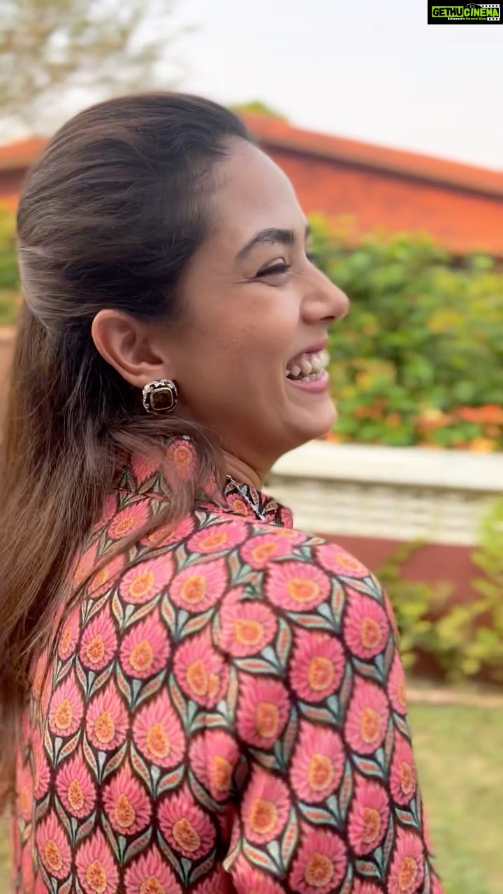Mira Rajput Instagram - Wish you all a Happy Happy Diwali! 🪔 May we all find the Light within ❤️ . . . Everything is reworn and re-loved #justpullittogether #shoppingstall @neetikachopra.official @coralhazeofficial @karishma.joolry . . . . . . . . . #Diwali #loveandlight #festivevibes #festivities