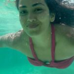 Mira Rajput Instagram – Getting that dose of Vitamin Sea 🌊 Take the plunge with me 💋
#waterbaby 
.
.
.
.
.
.
.
.
#maldives #sealife #beachvibes #underwater