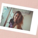 Mira Rajput Instagram - Shower me with good times 🦋 . . . . . . . . #joiedevivre #covermeinsunshine #reelitfeelit #reelkarofeelkaro