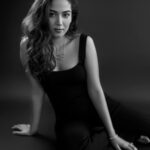 Mira Rajput Instagram – Bare necessities 

🐾