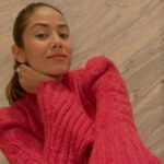 Mira Rajput Instagram - When you leave a girl alone in great light #vanitydiaries #whodoesntloveselfies