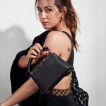 Mira Rajput Instagram – X @louisvuitton @vogueindia 
#LVCapucines #LouisVuitton

Photographed by The House of Pixels (@thehouseofpixels)
Styled by Priyanka Kapadia (@priyankarkapadia)

Hair and Makeup: Nishi Singh (@nishisingh_muah)
Styling assistant: Naheed Driver (@naheedee)
Production: Divya Jagwani (@divyajagwani)
Visual Editor: Jay Modi (@jaymodi2)