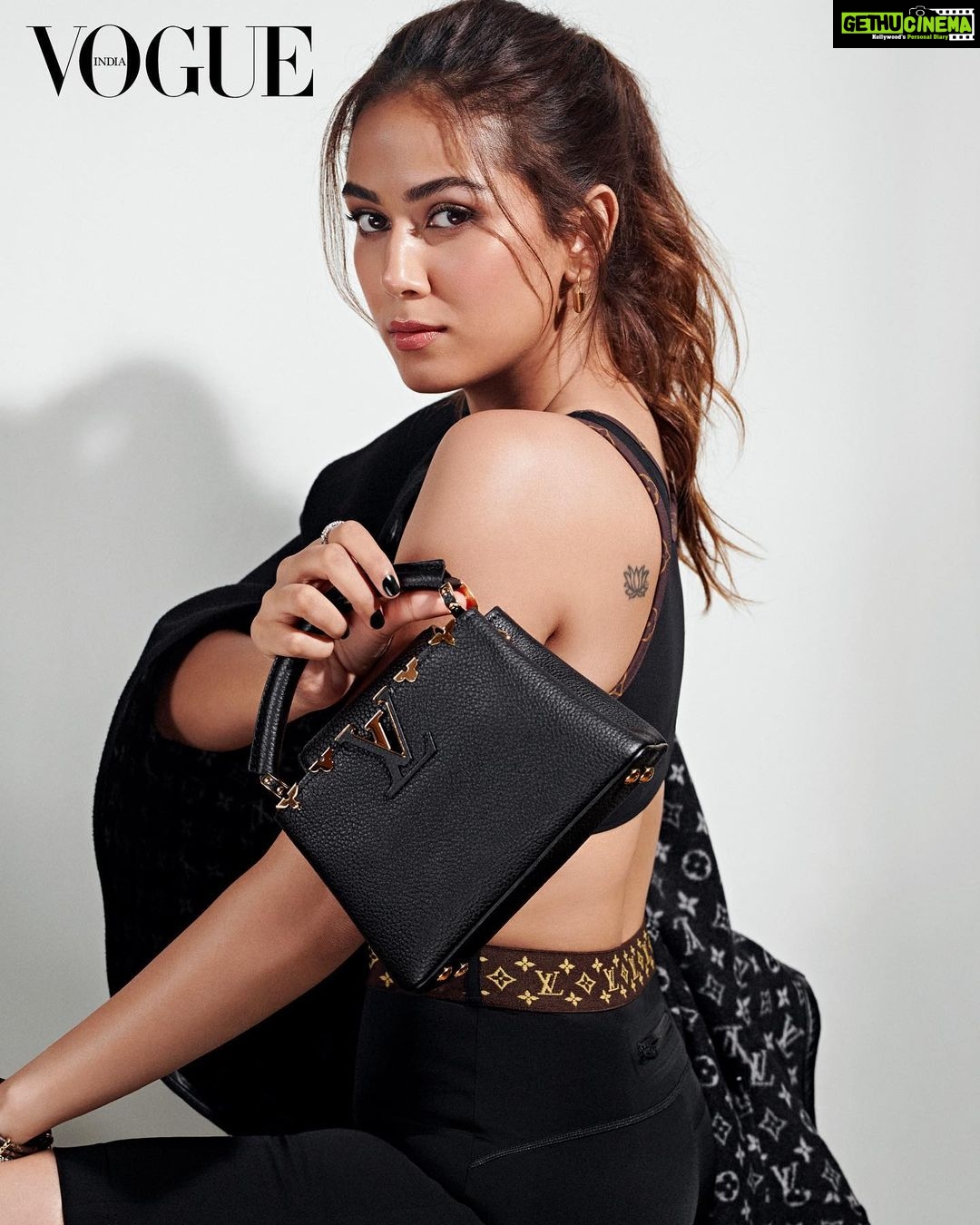 Mira Rajput Instagram - X @louisvuitton @vogueindia #LVCapucines #LouisVuitton Photographed by The House of Pixels (@thehouseofpixels) Styled by Priyanka Kapadia (@priyankarkapadia) Hair and Makeup: Nishi Singh (@nishisingh_muah) Styling assistant: Naheed Driver (@naheedee) Production: Divya Jagwani (@divyajagwani) Visual Editor: Jay Modi (@jaymodi2)