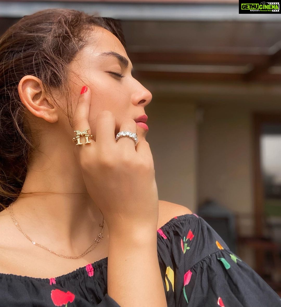 Mira Rajput Instagram - Sometimes you have to spell it out ♍️