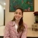 Mira Rajput Instagram - I am so overwhelmed that we had 3300+ participants from over 10 countries. Our youngest participant was 12 years old & oldest participant was 86 in our first Live Yoga Workshop. Listen to some real people giving real feedback. Starting my second 5 DAY LIVE YOGA workshop for Women’s Health on August 30th with @sarvesh_shashi & @sarvayogastudios. Have you registered? Click on link in my bio & I’ll see you on the mat.