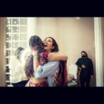 Mira Rajput Instagram – When I met my best friend after a whole year, at her wedding! 👰 

Can’t wait to squeeze you again @sejalkkumar
 #mainsqueeze #longdistancerelationship #longdistancebesties