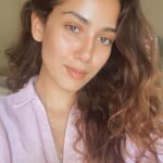 Mira Rajput Instagram – This is why I click selfies 🤳🏼

*when the kids ask me to say cheese*

 #selfiegram #humidityisheretostay #tinyhands #phonetakeover