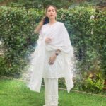 Mira Rajput Instagram – Blanco 🤍

Hema, Rekha, Jaya & Sushma are all my friends ☝🏻