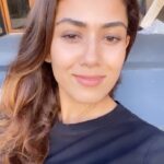 Mira Rajput Instagram - Nat-Glam 💫💁🏻‍♀️💄 @jonesroadbeauty @kaybykatrina @ctilburymakeup #nofilter just #goldenhour