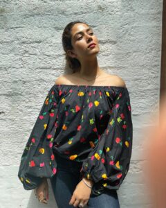 Mira Rajput Instagram - Husband appreciation post. Clicks great photos.