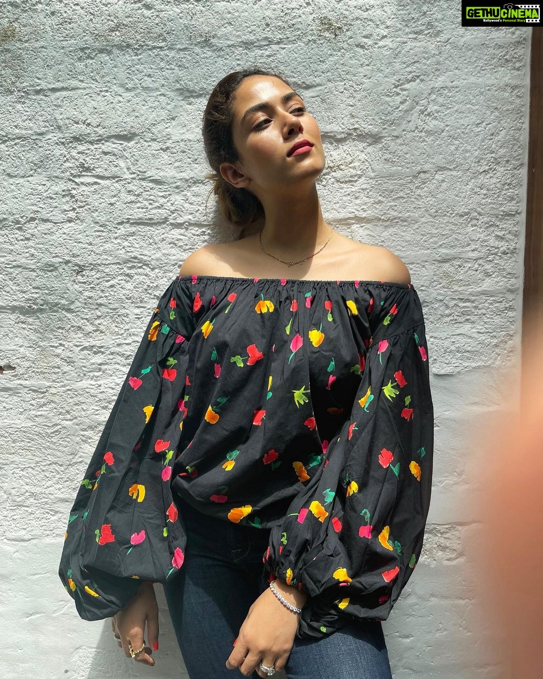 Mira Rajput Instagram - Husband appreciation post. Clicks great photos.