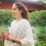 Mira Rajput Instagram – Blanco 🤍

Hema, Rekha, Jaya & Sushma are all my friends ☝🏻