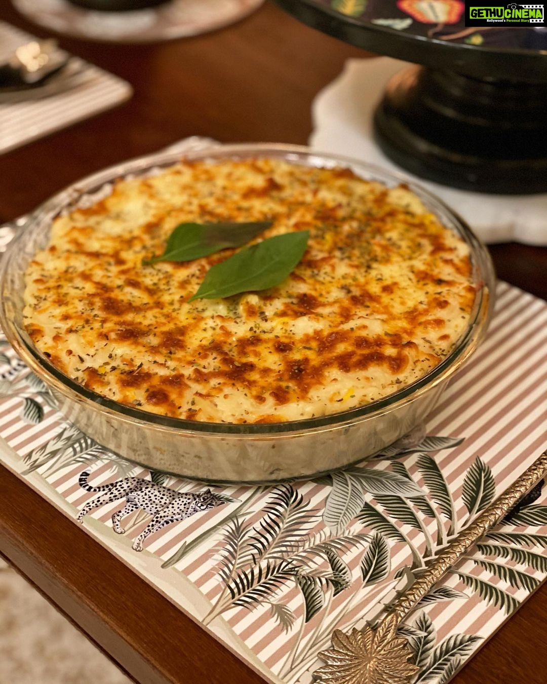 Mira Rajput Instagram - Mum’s Birthday Dinner 🍽 Sit-down dinners are charming and intimate, but hold a certain sense of formality and restraint which a good old buffet meal happily does away with. And I think it’s also the cheekiness of hovering beside the food for seconds and thirds, as well as pockets of conversation and banter that you can dip into with the same ease. On a sidebar, I love that I’m (deservingly 🤪) left to my meal without having to pause-to-pass. This time I skipped my favourite fresh flower table pieces and went for basil teapots resting on mix and match cake stands, that could easily be swapped for the three cakes that seduced an overeaten stomach for just a little more. The dinner menu was set solely based on what produce was freshly available, as the store is strictly organic and seasonal. (I do stock up on good quality cheese whenever I can and freeze pizza bases) 🥬🥕🫒🌶🍅 - Grilled Zucchini ribbons, Blanched spinach and pumpkin+watermelon seed salad, with walnuts, fresh pomegranate and a tahini dressing (I rarely have or serve raw salad) - Ottolenghi inspired Roasted Vegetables with a yoghurt sauce. We roasted Eggplant, Pumpkin (kashiphal), carrots & potatoes - A hearty Mac n Cheese with my favourite Amul Cheese folded with some smoked cheese- FOLD IN THE CHEESE - Roasted Tomato and Garlic Spaghetti (the sauce was bomb) with crumbled Feta and garden fresh basil - Garlic Buns. Butter, Garlic and Burger Buns. YUM - Rainbow Veg Pizza with house sauce on store bought whole wheat base. Pulled a fast one on this one. Have to tick a kiddie favourite with sneaky veg. Let me know what you think! #vegetarian #vegetarianfood #foodie #dinnerparty